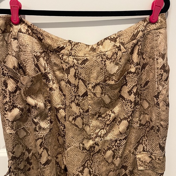 Banana Republic Snake Print Pants - Picture 6 of 6